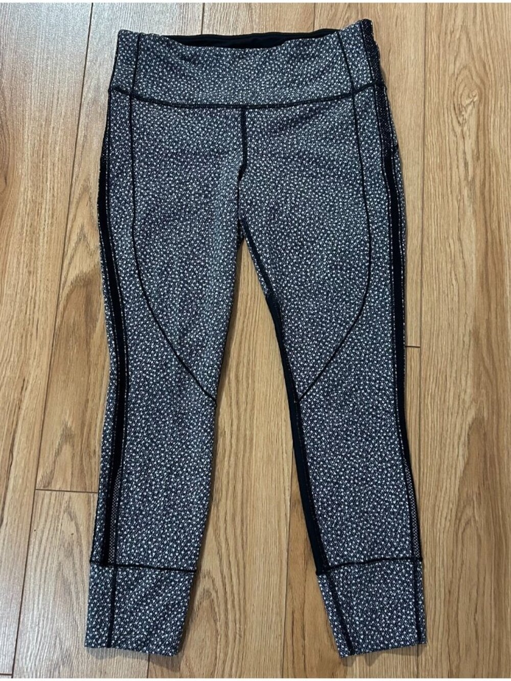 Lululemon Leggings Womens 8 Mid Rise Cropped Mesh Accent Workout Leggings EUC